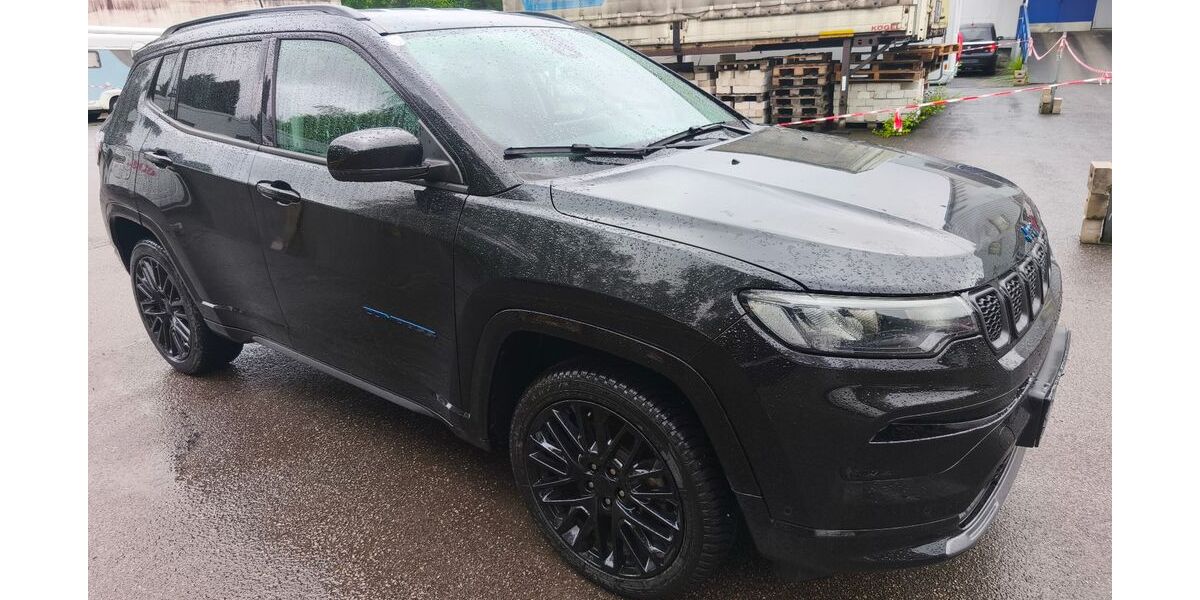 Jeep Compass 85.000 km 18.900 &euro; Solingen 42651
