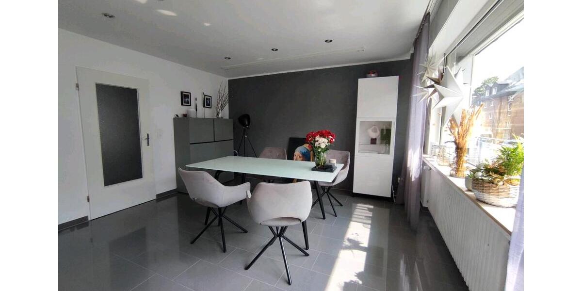 Gepflegte 4 Zimmer Eigentumswohnung mit 2 Balkonen und Stellplatz 4 zimmer