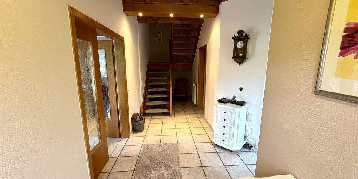 Großes Einfamilienhaus mit Einliegerwohnung und Nebenhaus in Quettingen 6 zimmer