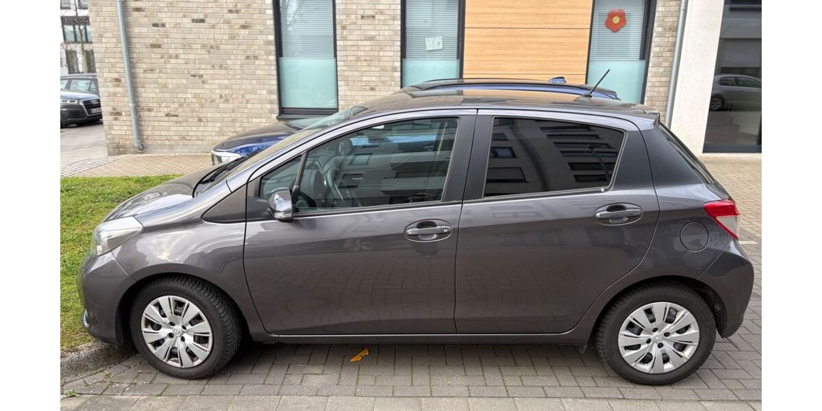 Toyota Yaris 171.000 km 4.600 &euro; Düsseldorf 40235