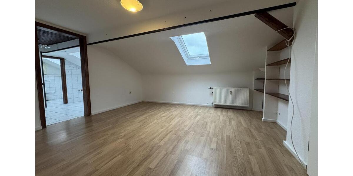 Gemütliche DG-Wohnung in Herkenrath für Familie oder WG 4 zimmer