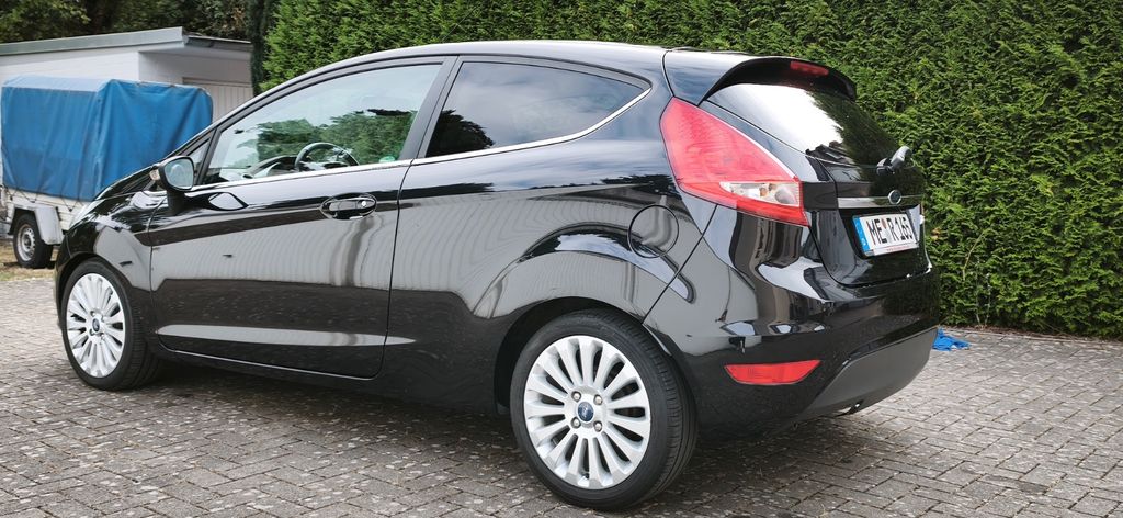Ford Fiesta 86.780 km 5.200 &euro; Hilden 40721