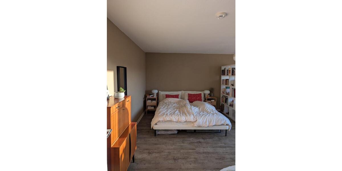 Spacious Rooftop Terrace, Bright Furnished Sublet in Flingern 2.5 zimmer