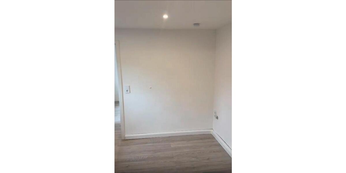 Wohnung zu vermieten kernsaniert und ca.35qm 2.5 zimmer