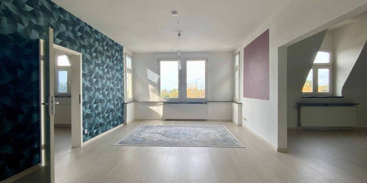 Modernisierte Wohnung mit Einbauküche und Stellplatz in zentraler Lage 4 zimmer