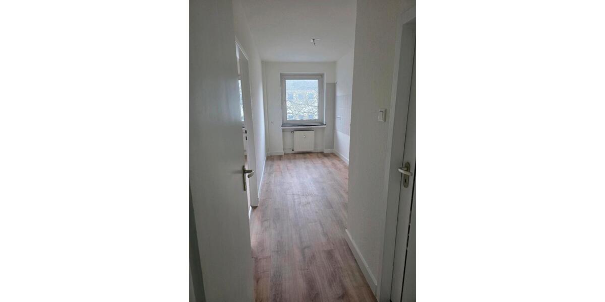 Frisch Renovierte Wohnung direkt an der Uni für 2er WG geeignet 2 zimmer