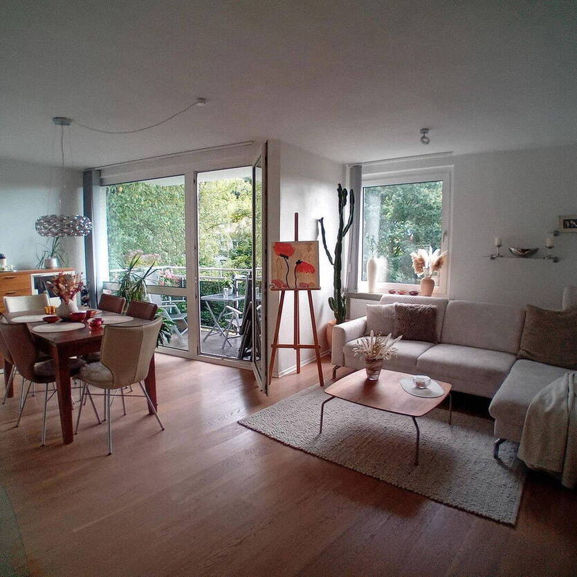 Helle 4-Zimmer-Wohnung mit gehobener Innenausstattung, zwei Balkonen und Fernsicht in Toplage