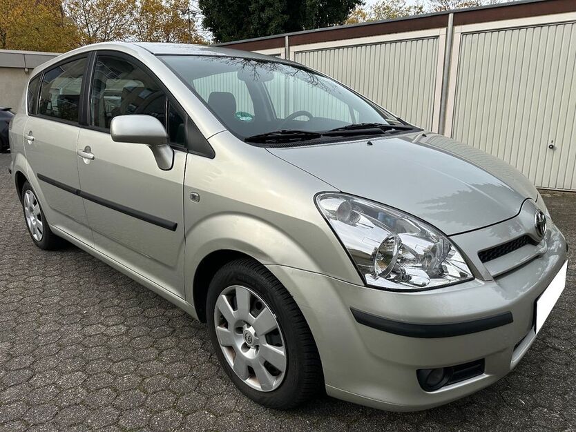 Toyota Corolla Verso 76.000 km 5.400 € Köln 50733