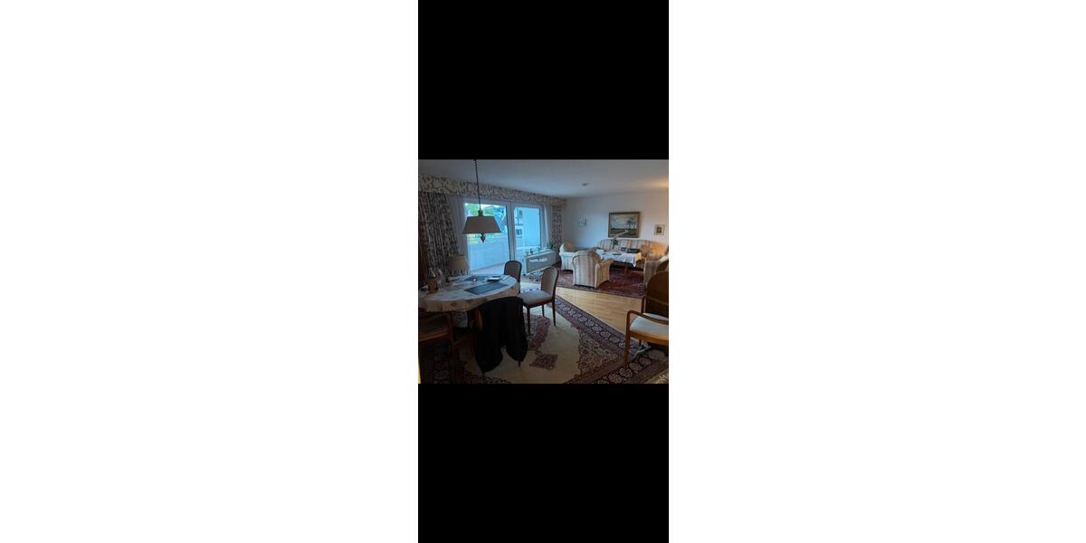 3 Zimmerwohnung mit Loggia und Tiefgaragenplatz 3 zimmer