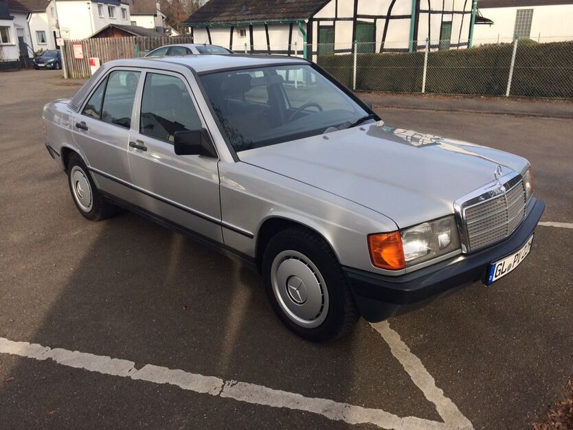 Mercedes-Benz 190 102.000 km 10.900 € Köln 51069