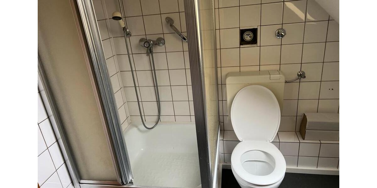 Dachgeschoss komplett zu mieten 100QM zimmer