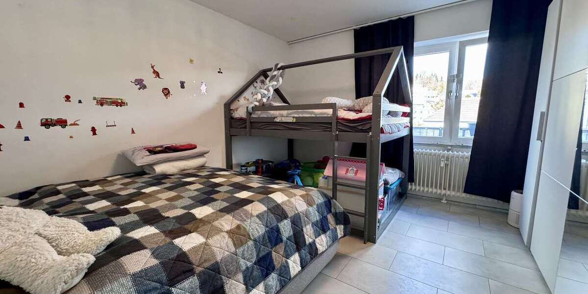 Traumhafte 3,5-Zimmer-Wohnung mit großem Balkon, herrlicher Aussicht, Garage und inkl.Einbauküche 3 zimmer