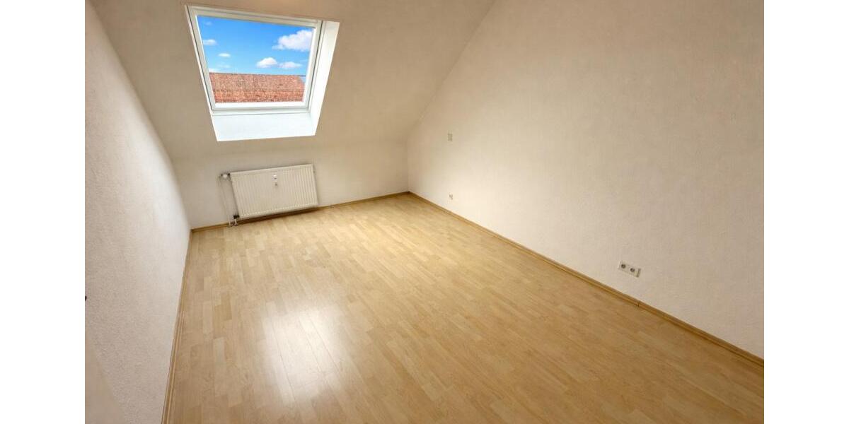 Helle Dachgeschosswohnung mit schönem Balkon in guter Lage 2 zimmer