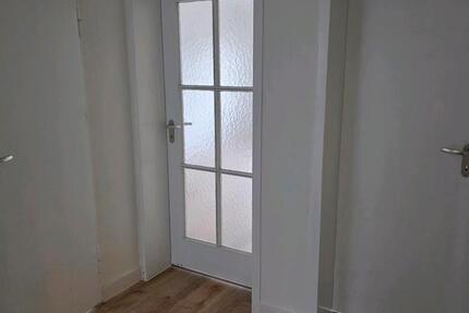 Frisch Renovierte Wohnung direkt an der Uni für 2er WG geeignet 2 zimmer