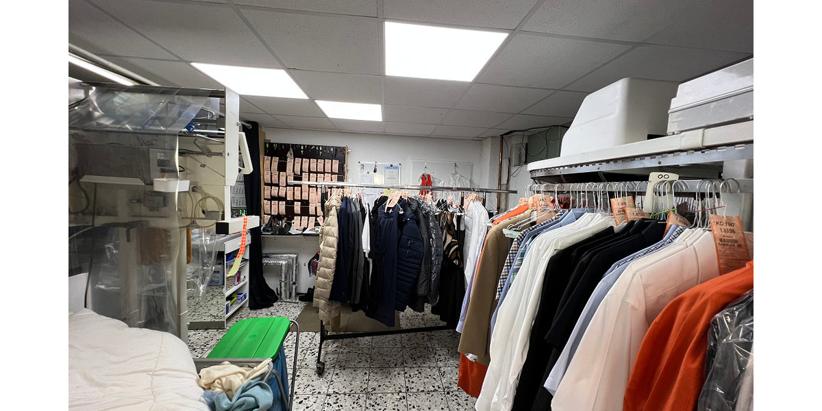 Investorenobjekt mit 3 Wohnungen, 2 Ladenlokalen und Erweiterungsmöglichkeiten zimmer