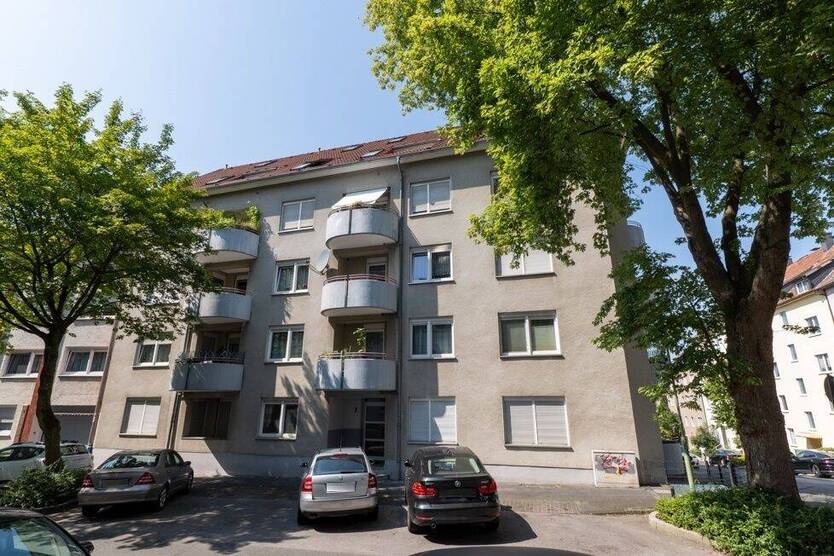 108 m² große ETW mit zwei Loggien, G-WC, Aufzug und Tiefgarage in einer Seitenstraße am Landgericht