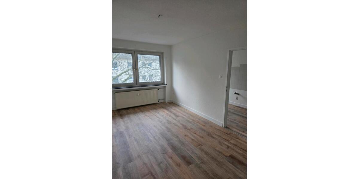 Frisch Renovierte Wohnung direkt an der Uni für 2er WG geeignet 2 zimmer