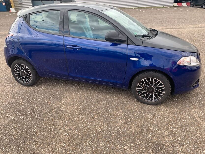 Lancia Ypsilon 98.314 km 4.300 € Köln 50767