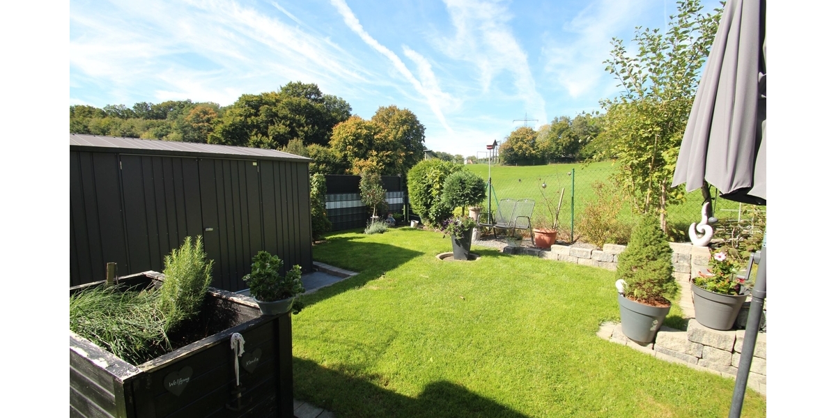 Mit 3D: Einfamilienhaus mit schön angelegtem Garten und dem Blick ins Grüne! 4 zimmer