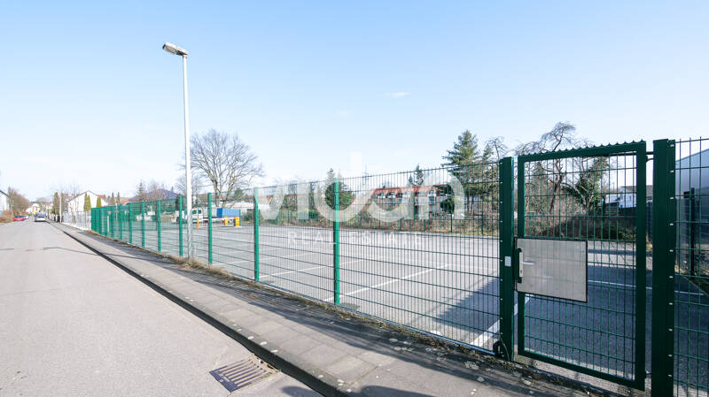 EXKLUSIV | HALLE | RAMPE & EBENERDIG | PARKPLÄTZE | FREIFLÄCHE | VIDAN REAL ESTATE zimmer