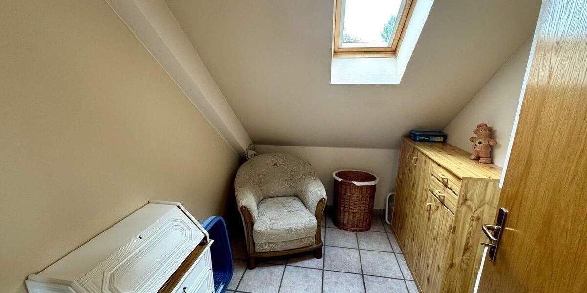 Großes Einfamilienhaus mit Einliegerwohnung und Nebenhaus in Quettingen 6 zimmer