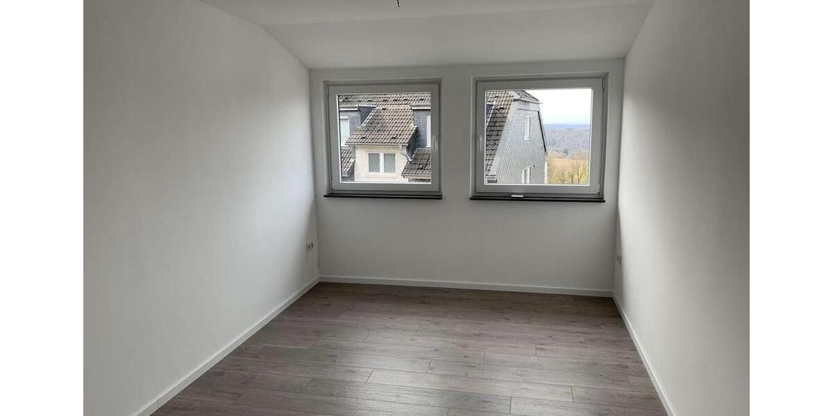 Freist. Einfamilienhaus Haus m. Schwimmbad u. Sauna zu vermieten 6 zimmer