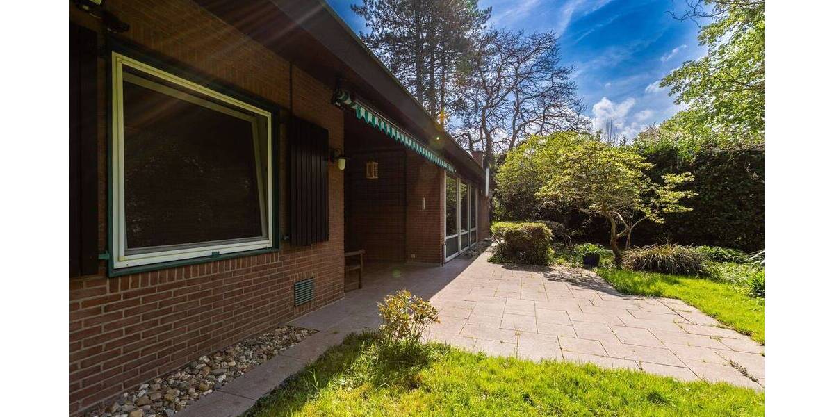 Freistehendes und großzügiges Einfamilienhaus mit weiterem Baufenster und großem Garten am Schloß 6 zimmer