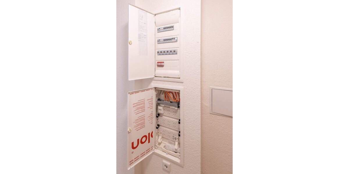 * Erstbezug nach Modernisierung * 2 Zimmer + Wohnküche + Hobbyraum & Balkonoption * 2 zimmer