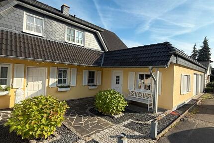 Haus Wermelskirchen - 9 Zimmer, 256 m&sup2;, 859.000&euro; | Angebot:25813936