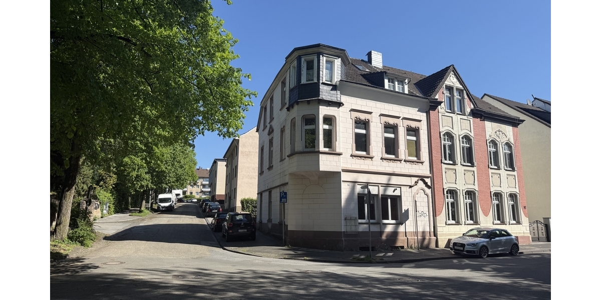 Mehrfamilienhaus mit drei Wohneinheiten und Entwicklungspotenzial 6 zimmer