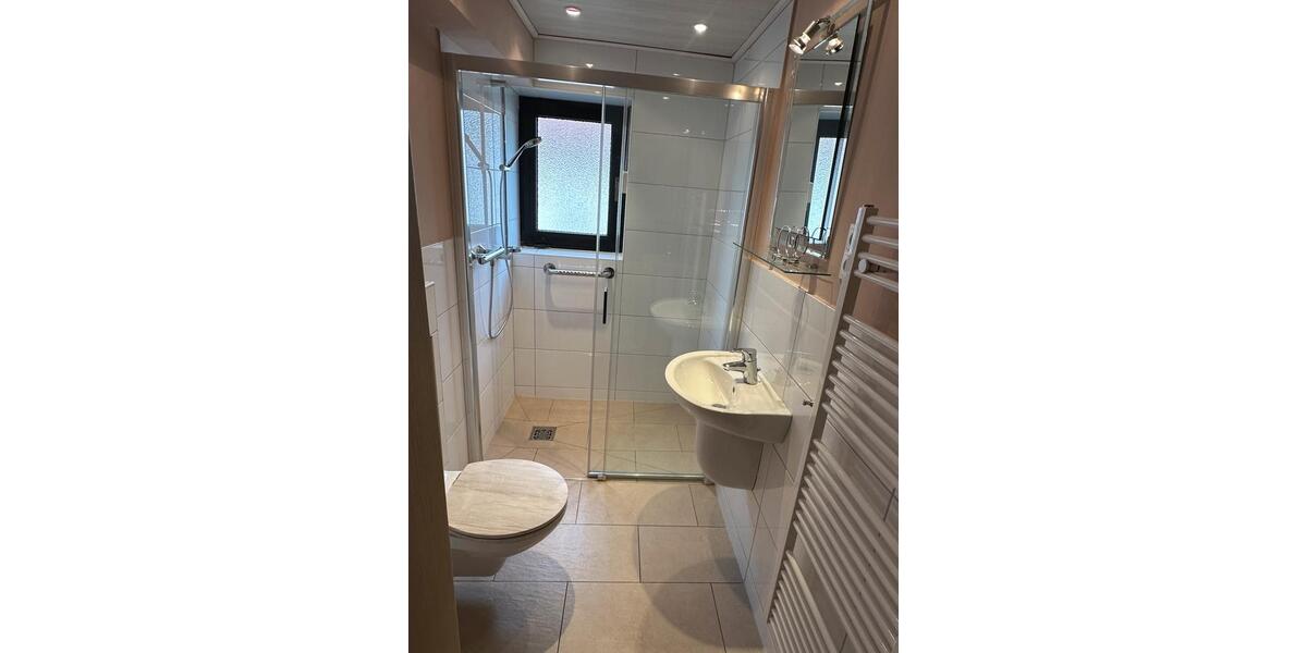 Doppelhaushälfte Düsseldorf Stadtbezirk 6 - 5 Zimmer, 146 m&sup2;, 2.600&euro; | Angebot:26051077