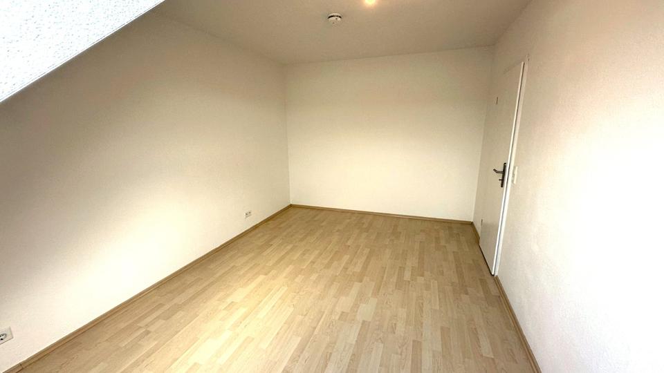 Lichtdurchflutete Dachgeschosswohnung in guter & zentraler Lage 2 zimmer