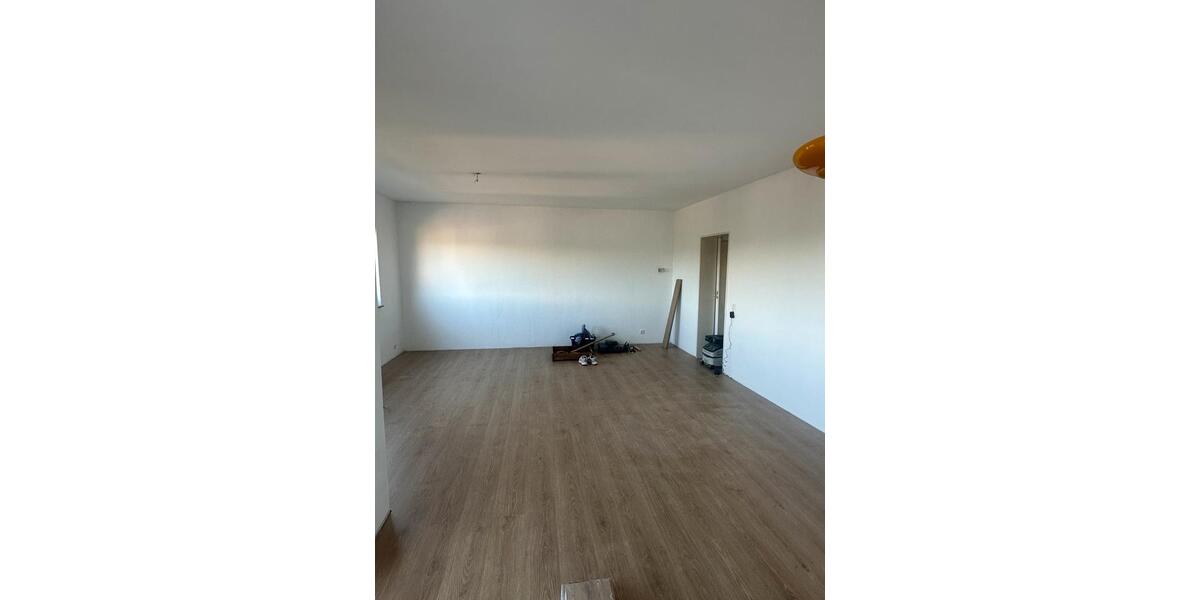 Dachgeschoßwohnung Solingen Aufderhöhe - 2 Zimmer, 70 m&sup2;, 800&euro; | Angebot:26378885