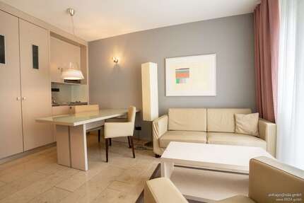 Wohnung Düsseldorf Stadtmitte - 2 Zimmer, 45 m&sup2;, 1.090&euro; | Angebot:27370536