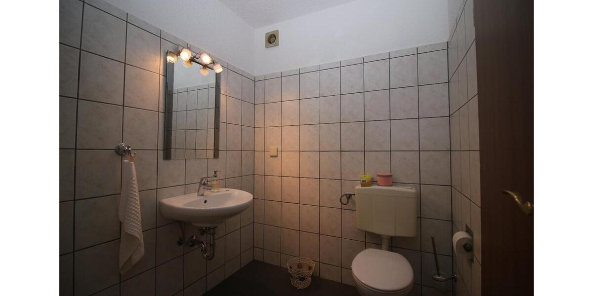 Toll geschnittene Wohnung mit Schwimmbad - provisionsfrei! 4 zimmer