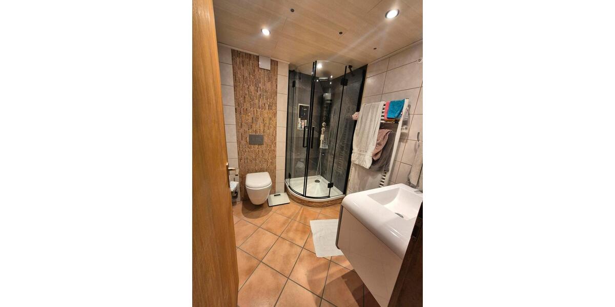 Reihenmittelhaus mit Balkon, Panoramablick & Waldrandlage 5 zimmer