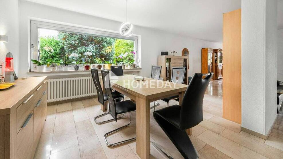 Modernisierte Erdgeschoßwohnung mit Kamin, Massagedusche & privatem Garten - Wohnen mit Stil