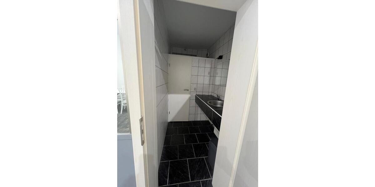 Mehrfamilienhaus Remscheid + Ladenlokal + Garagen + Stellplätze 1 zimmer