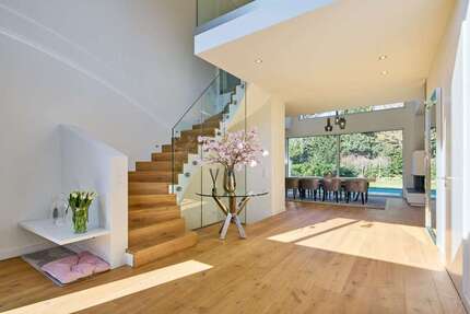 Haus zum Kaufen in Neuss 2.950.000 € 304 m²