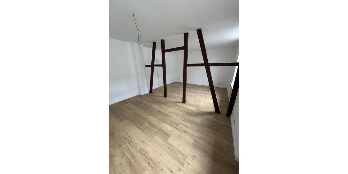 **Kernsaniertes WG-Zimmer mit Einbauküche und Balkon in Wuppertal** 1 zimmer