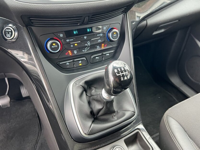 Kuga Titanium Navi Kamera AHK SHZ Motor !