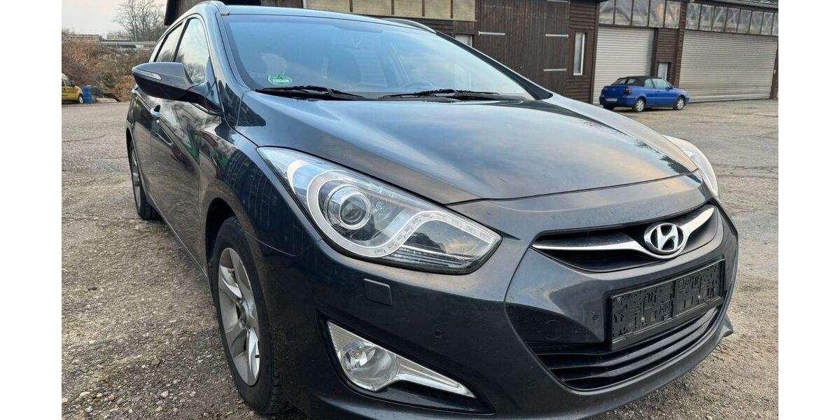 Hyundai i40 211.000 km 2.950 &euro; Wuppertal 42389