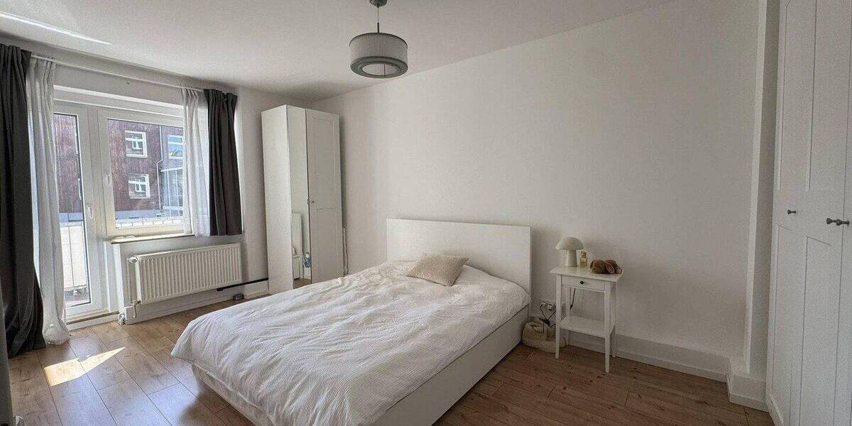 Etagenwohnung Düsseldorf Unterbilk - 3 Zimmer, 90 m&sup2;, 1.810&euro; | Angebot:26874110