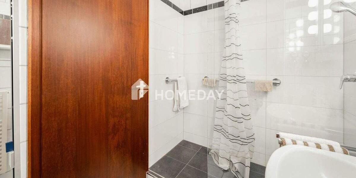 Gut geschnittene Etagenwohnung mit Aufzug, Stellplatz und Süd-West Loggia 3 zimmer