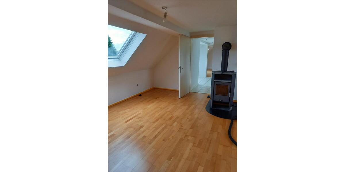 Dachgeschoßwohnung Radevormwald - 2.5 Zimmer, 70 m&sup2;, 455&euro; | Angebot:26415536