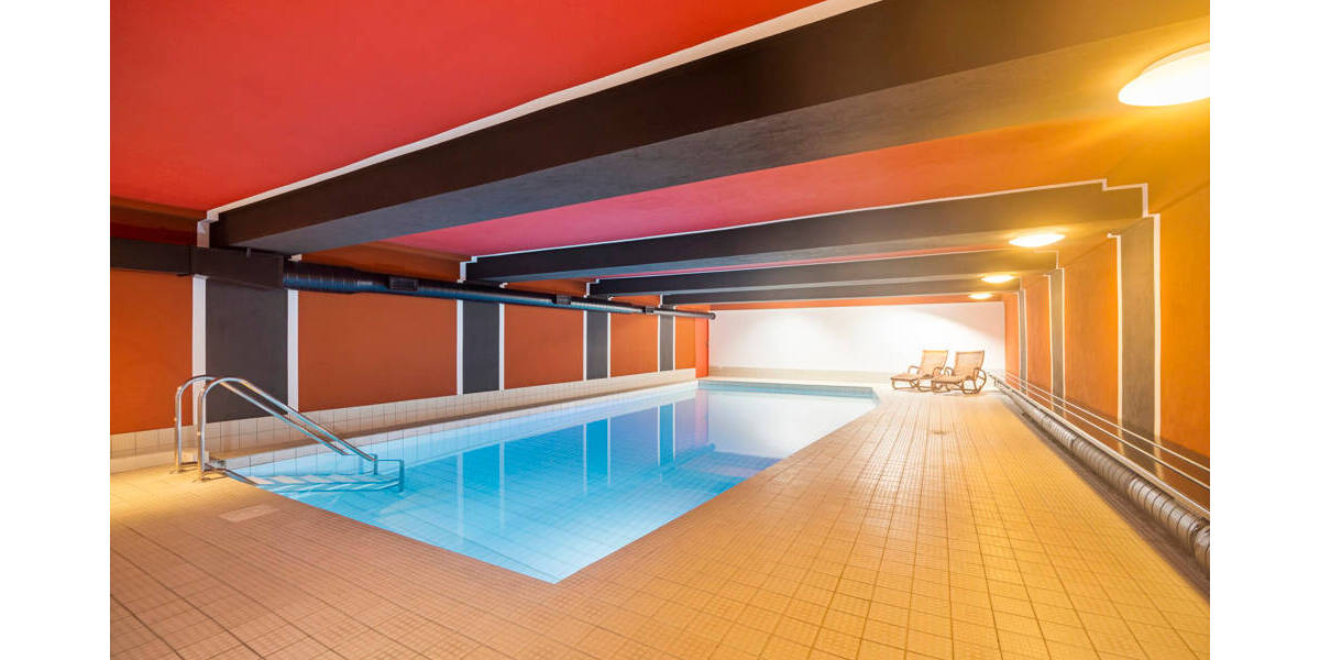 Ihr Rückzugsort im Grünen: Stilvolle Gartenwohnung mit Terasse und Schwimmbad 5 zimmer