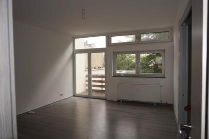 Biete eine Erdgeschoßwohnung 100qm *5Zimmer*FischertalBarmen*
