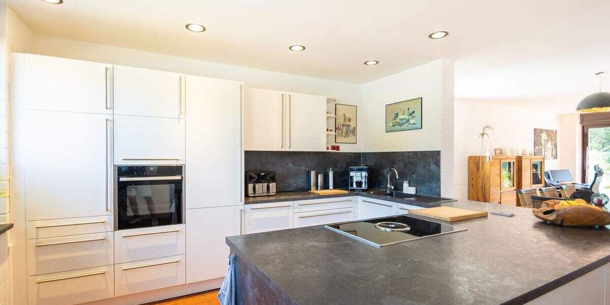 Stilvoller Bungalow mit Pool und liebevoll angelegtem Garten 5 zimmer