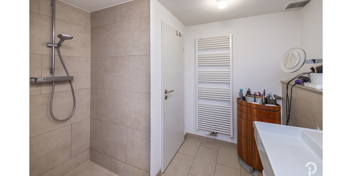 Charmantes Split-Level-Reihenendhaus in unmittelbarer Rheinnähe im Herzen von Düsseldorf-Benrath - Reihenendhaus Düsseldorf Stadtbezirk 9 | Angebot:26645354