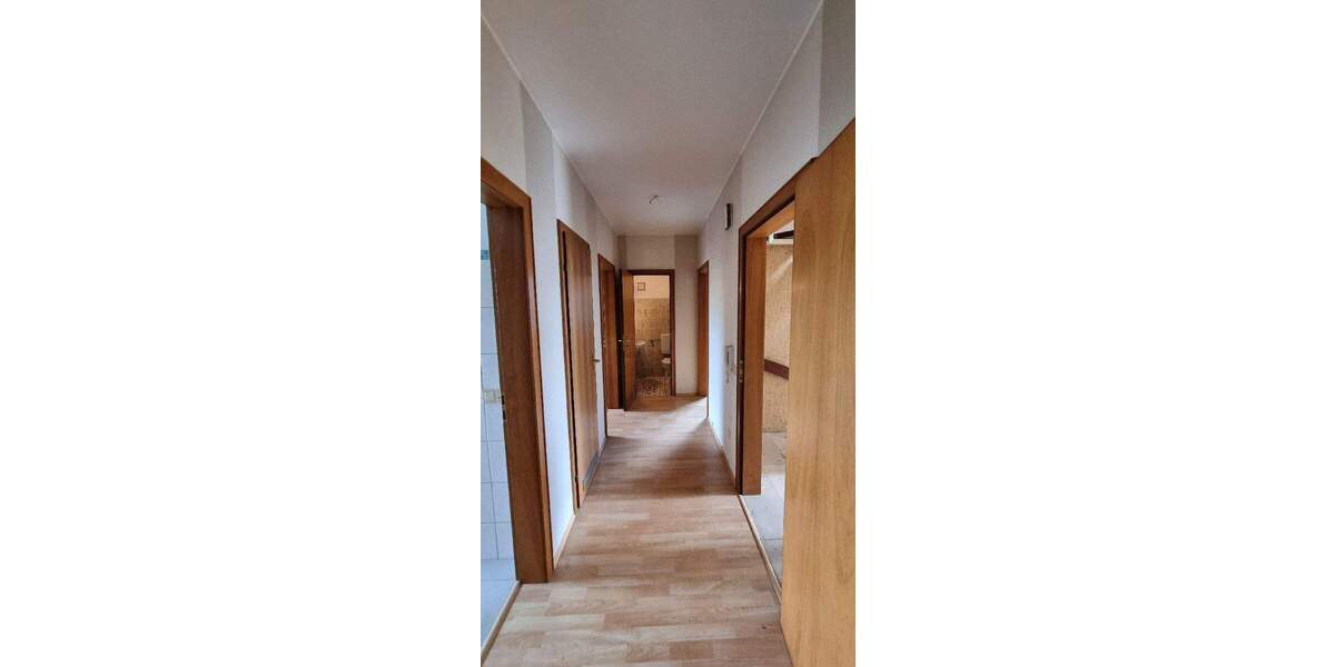 GEPFLEGTES ZWEI BIS DREIFAMILIENHAUS MIT GARTEN UND GARAGE IN SOLINGEN RUHIG GELEGEN 8 zimmer